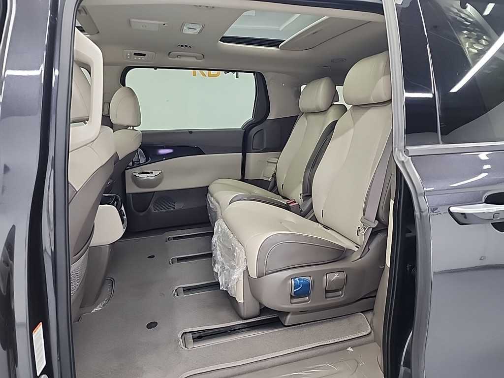 KIA Carnival - Vista 12