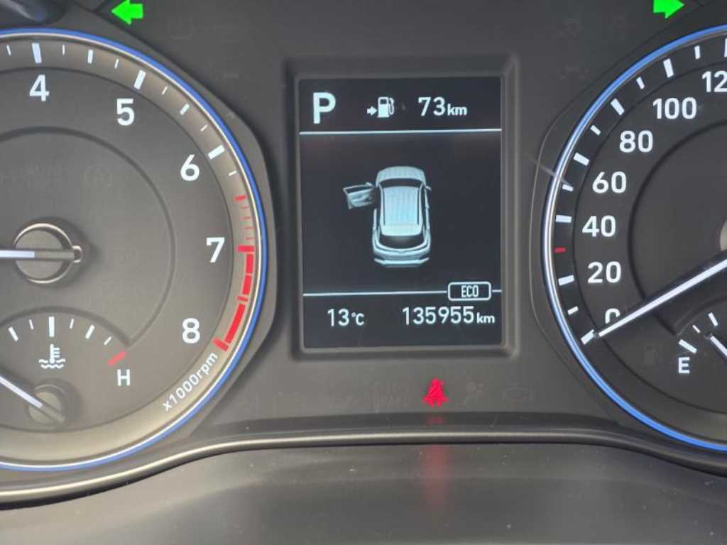 HYUNDAI Kona - Vista 7