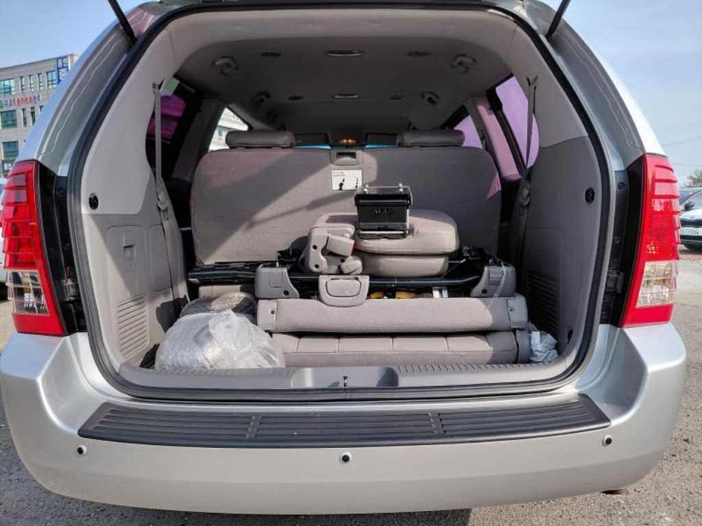 KIA Carnival - Vista 8