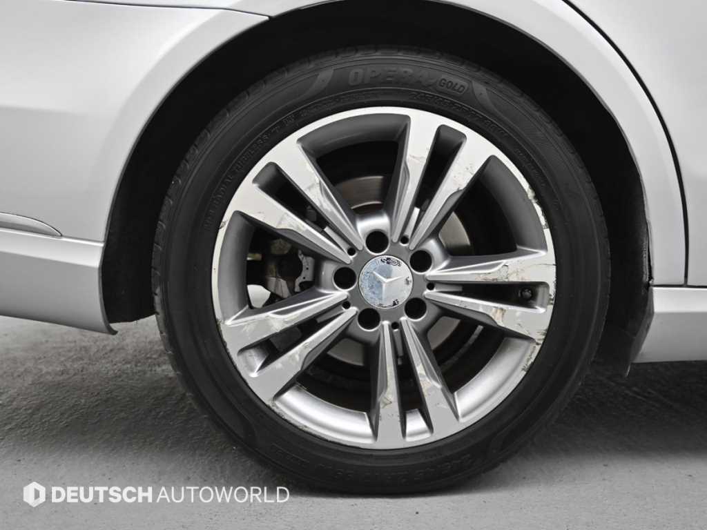 Mercedes Benz E class - Vista 6