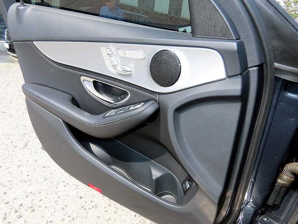 Mercedes Benz C Class 2016 Gris - Importación desde Corea - HF Imports Iquique - Foto 13