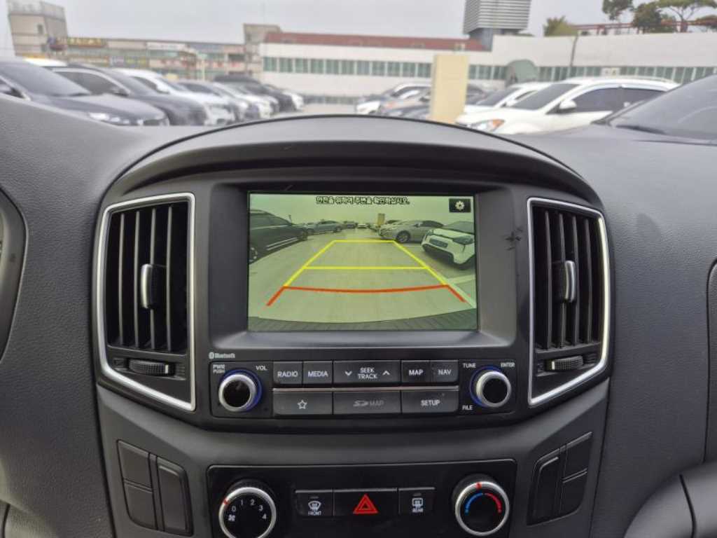 HYUNDAI Starex - Vista 10