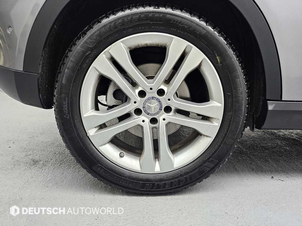 Mercedes Benz GLA Class - Vista 5