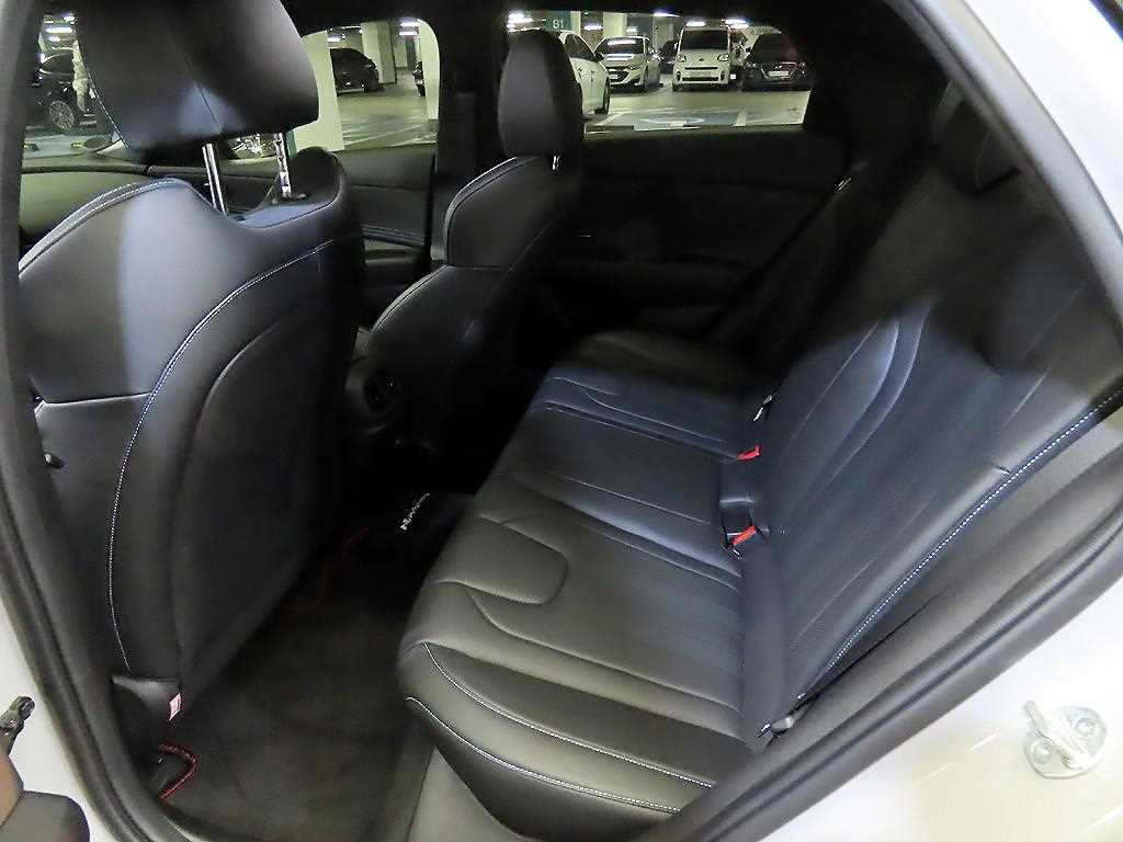 HYUNDAI Avante - Vista 7