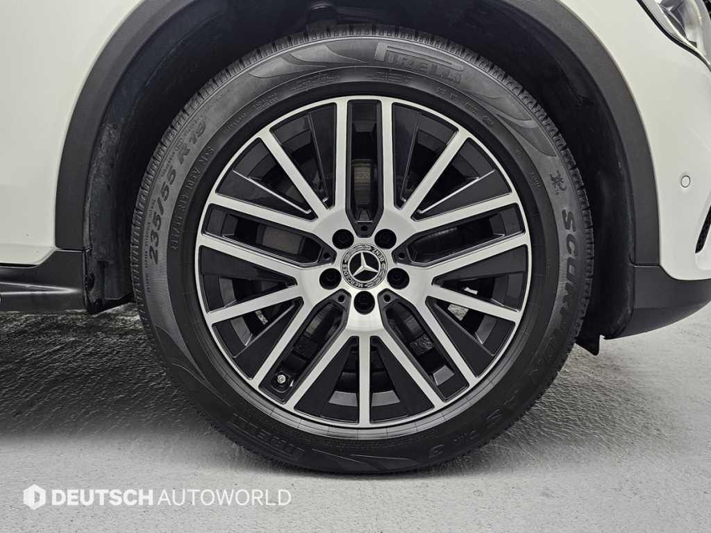 Mercedes Benz GLC Class - Vista 5