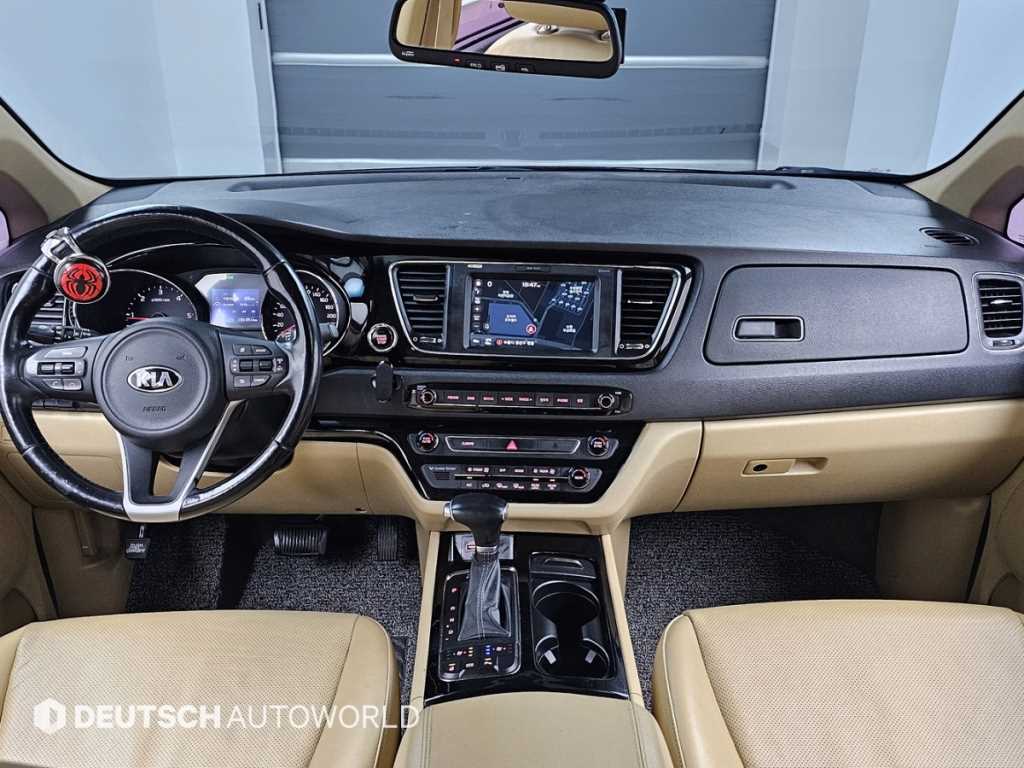 KIA Carnival - Vista 7