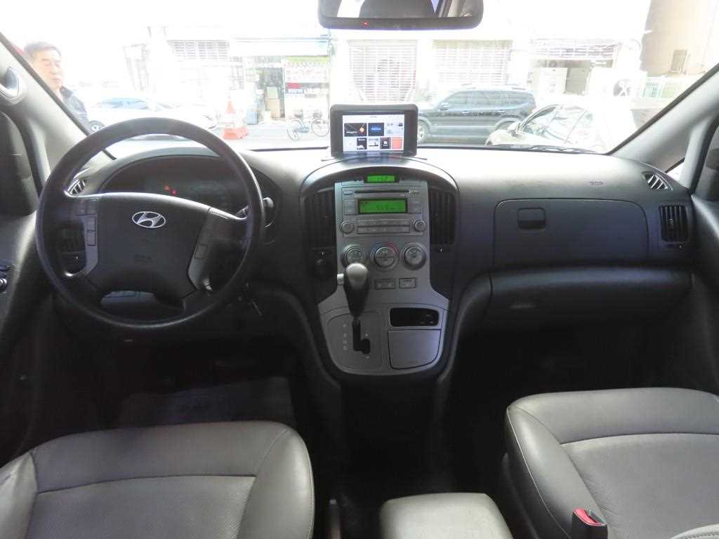 HYUNDAI Starex - Vista 7