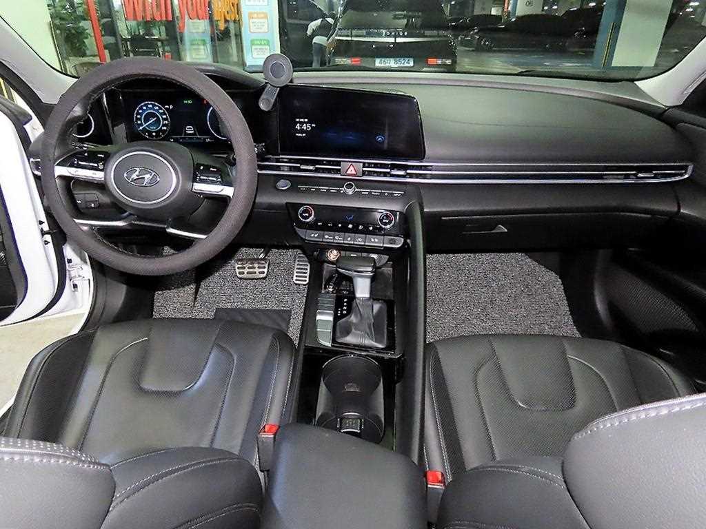 HYUNDAI Avante - Vista 10