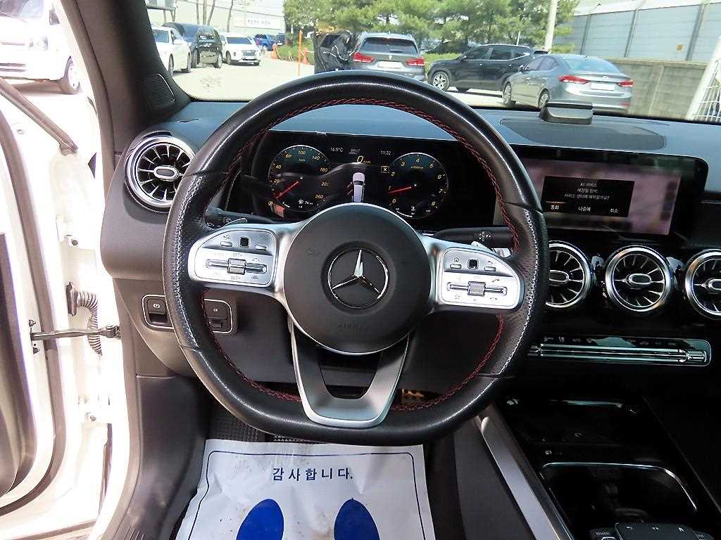 Mercedes Benz GLB Class - Vista 8