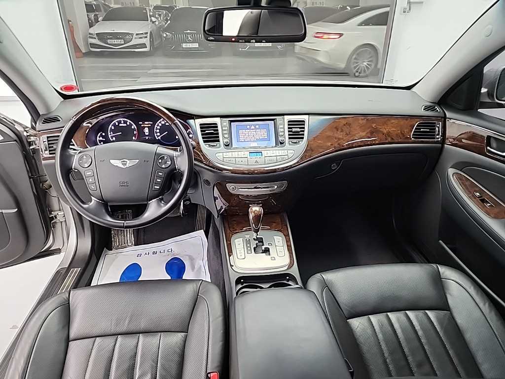 HYUNDAI Genesis - Vista 7