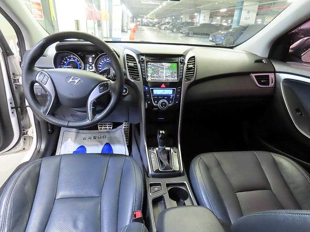 HYUNDAI i30 - Vista 10