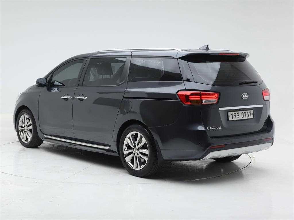 KIA Carnival - Vista 4