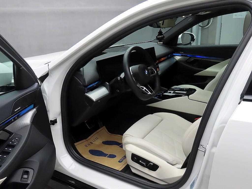 BMW 5 Series - Vista 5