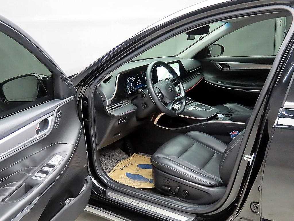 HYUNDAI Grandeur - Vista 5