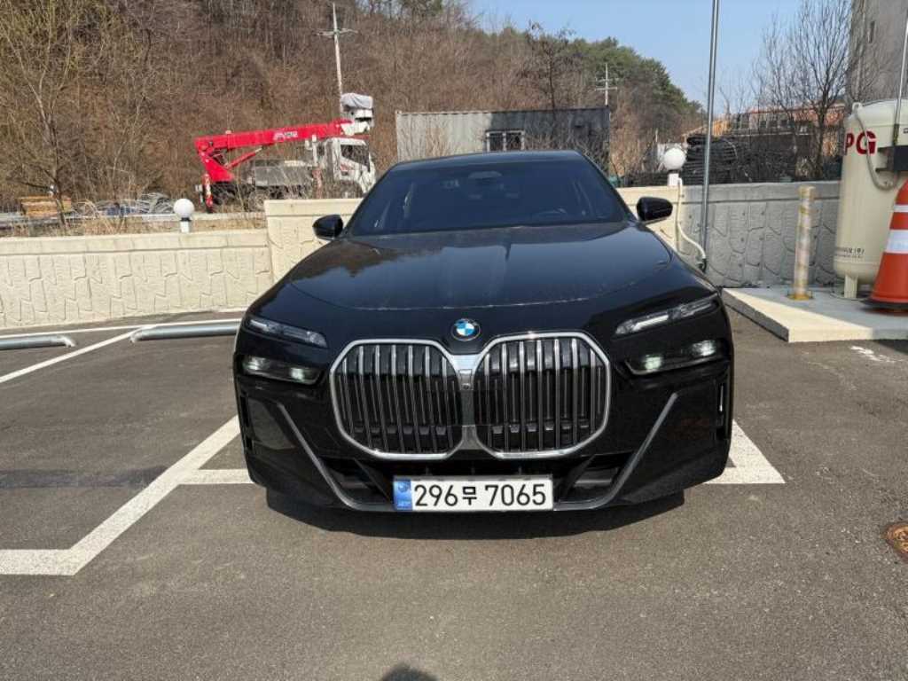 BMW 7 Series 2024 Negro - Importación desde Corea - HF Imports Iquique - Foto 1