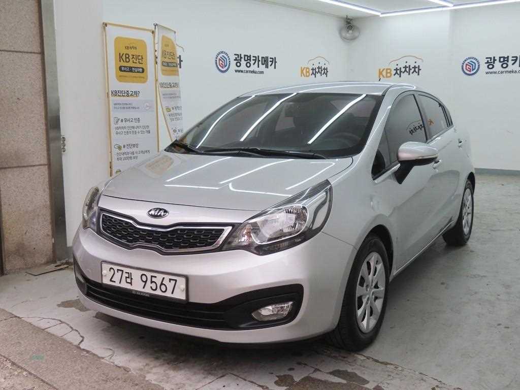 KIA Pride - Vista 2