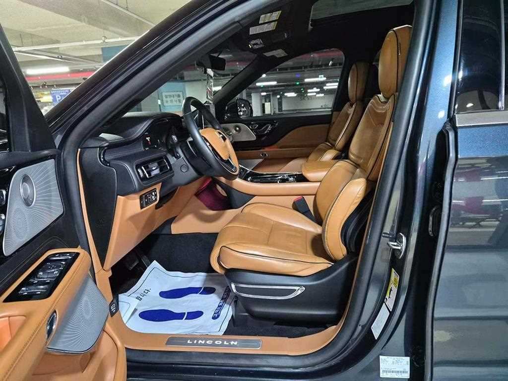 Lincoln Aviator - Vista 6
