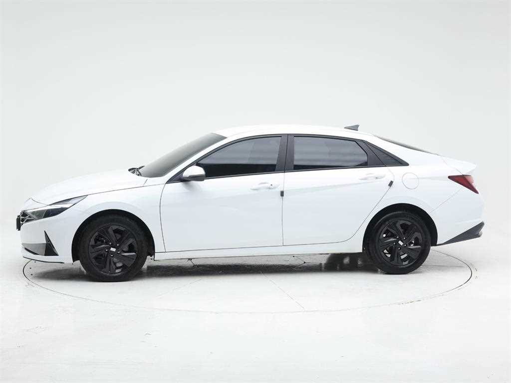 HYUNDAI Avante - Vista 3