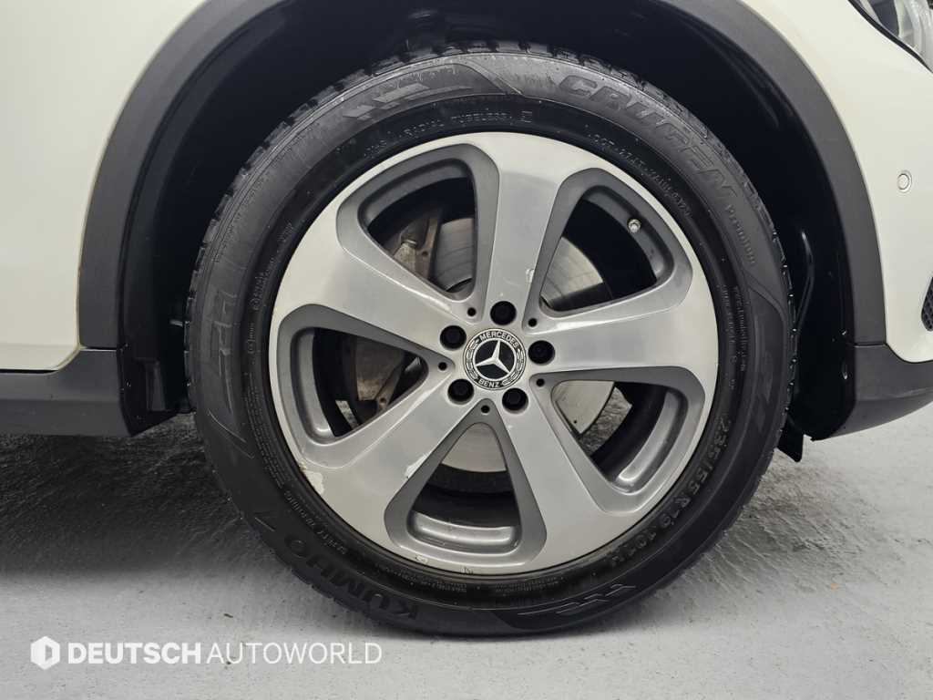 Mercedes Benz GLC Class - Vista 5