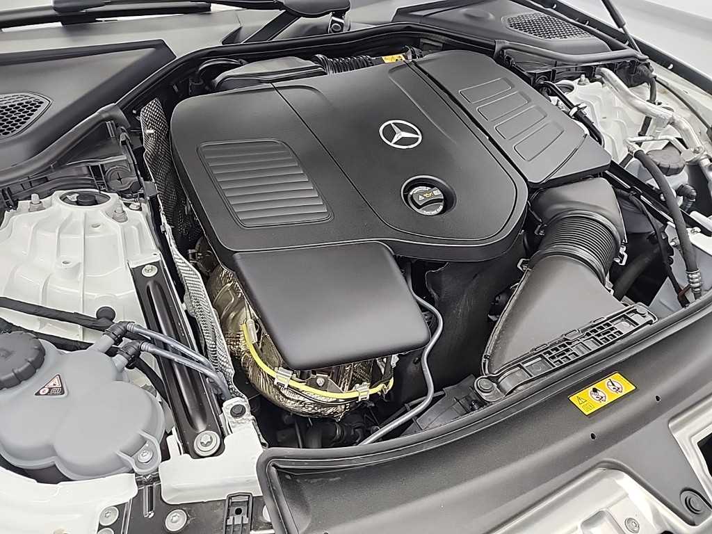 Mercedes Benz E class - Vista 5