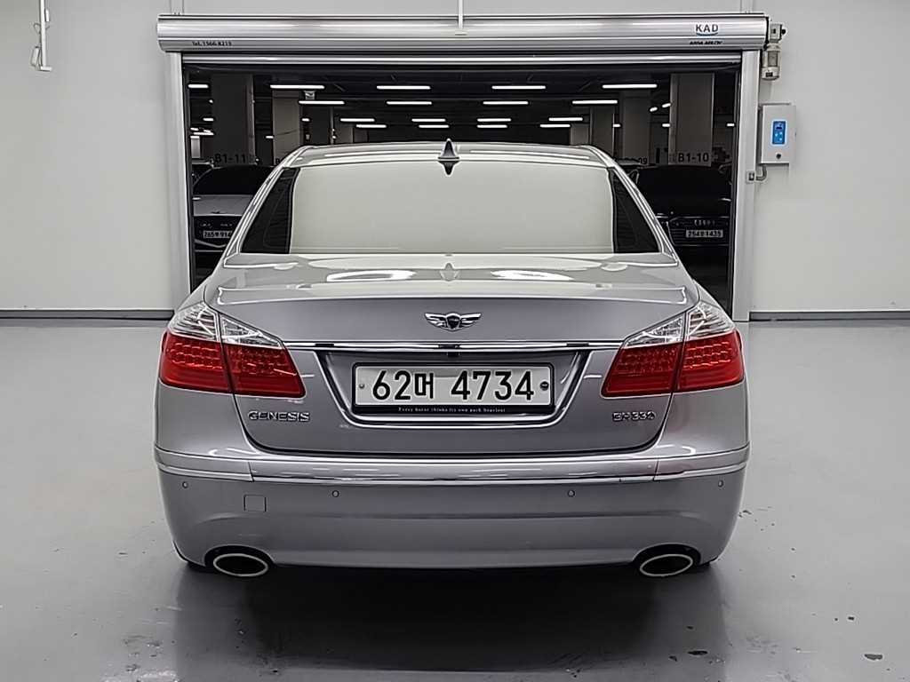 HYUNDAI Genesis - Vista 3