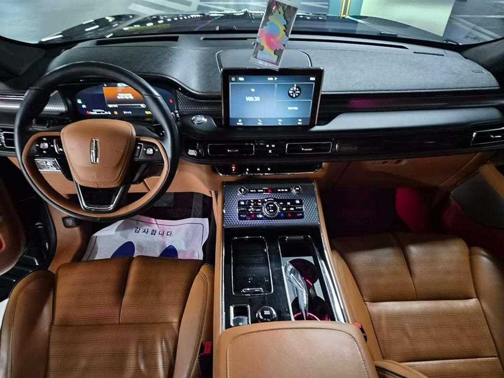 Lincoln Aviator - Vista 10