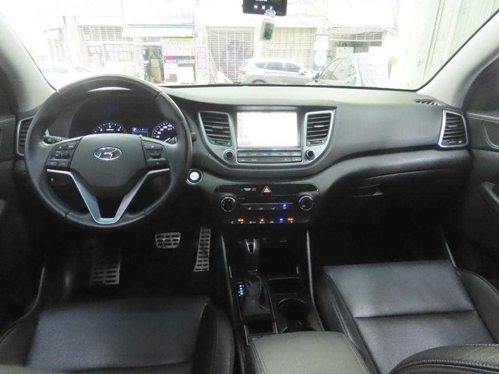 HYUNDAI Tucson - Vista 7