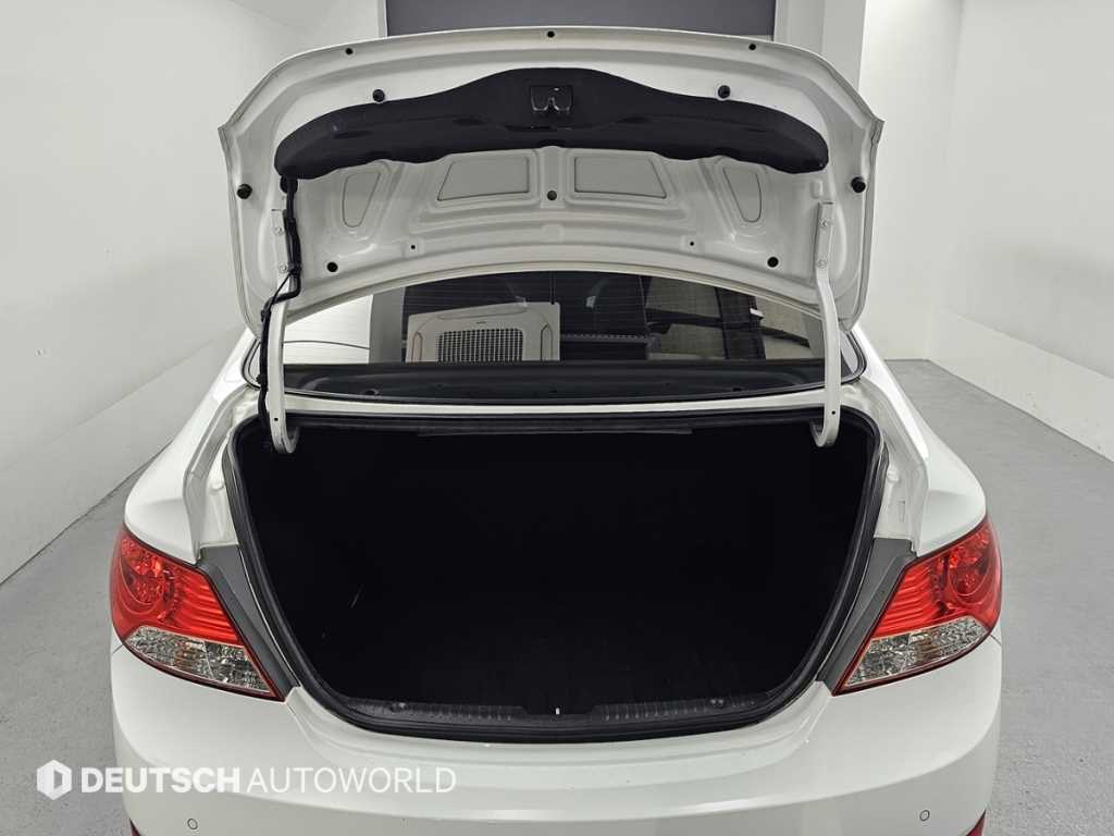 HYUNDAI Accent 2012 Blanco - Importación desde Corea - HF Imports Iquique - Foto 19