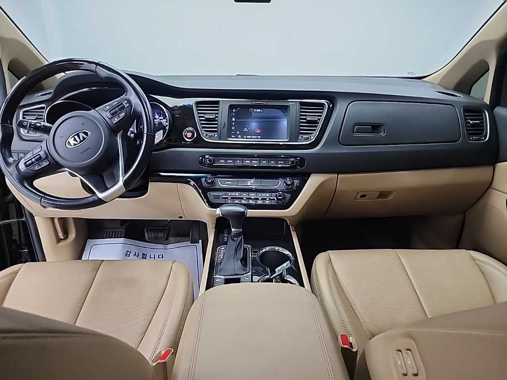 KIA Carnival - Vista 7