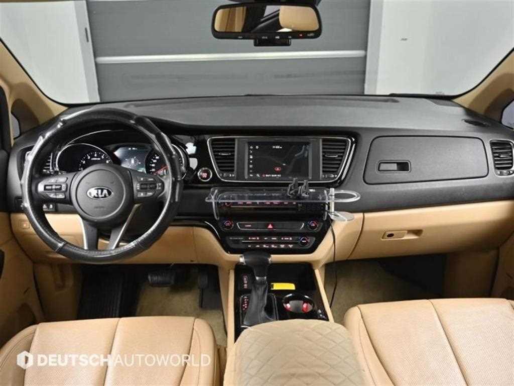 KIA Carnival - Vista 6