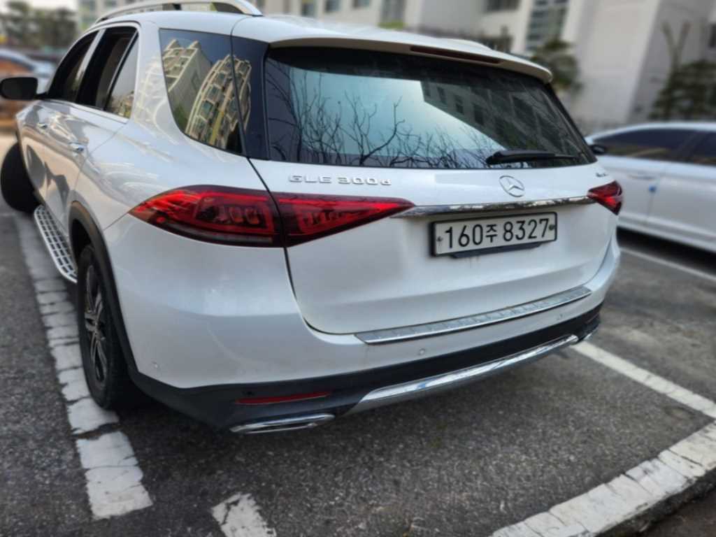 Mercedes Benz GLE Class - Vista 3