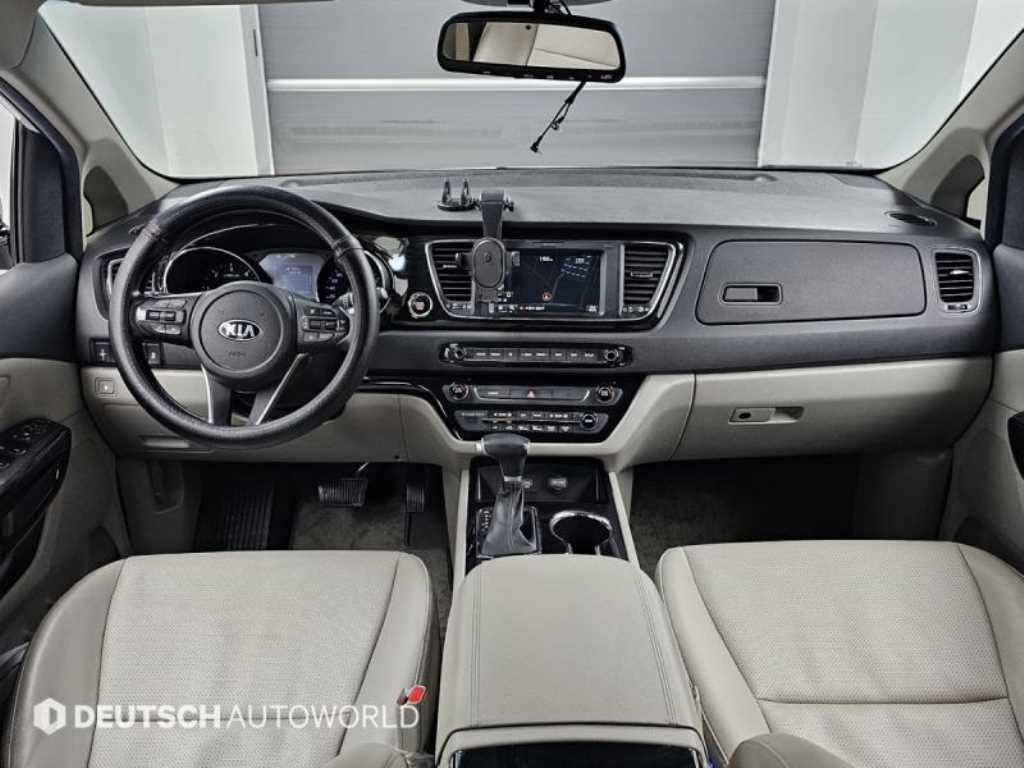 KIA Carnival - Vista 7