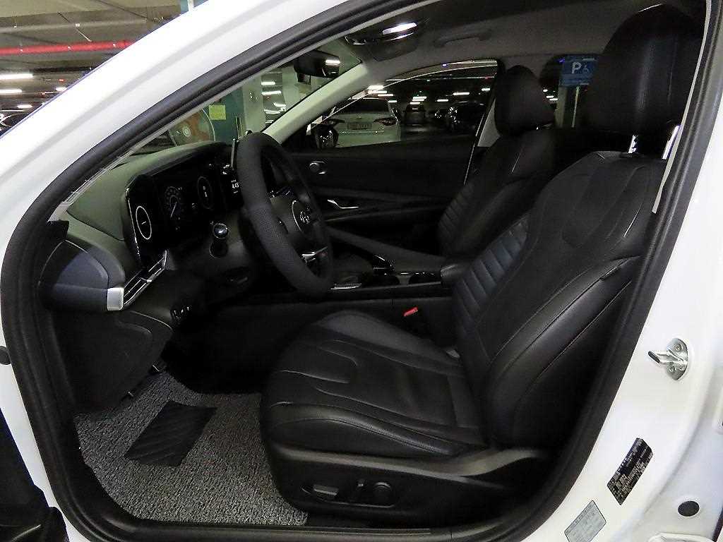 HYUNDAI Avante - Vista 6