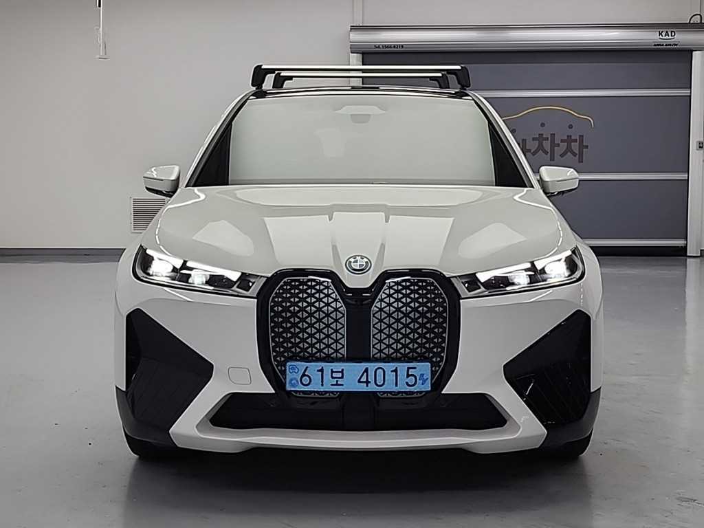 BMW iX 2023 Blanco - Importación desde Corea - HF Imports Iquique - Foto 1