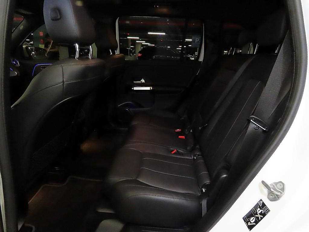 Mercedes Benz GLB Class - Vista 7