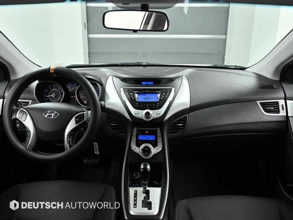 HYUNDAI Avante - Vista 7