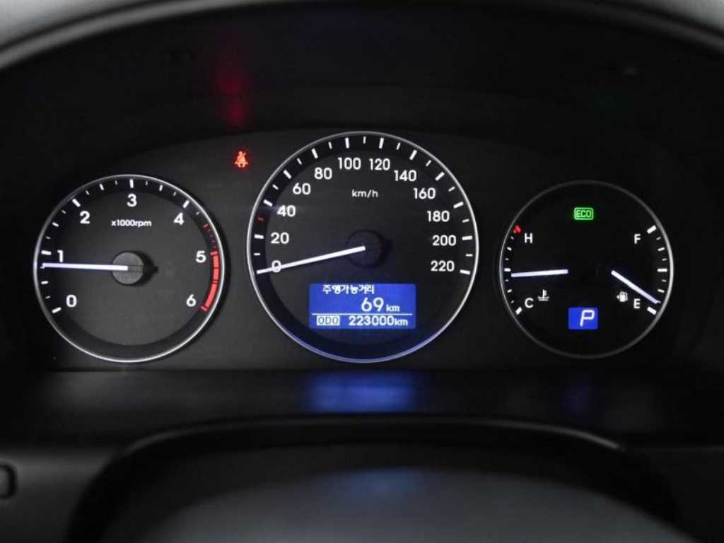 HYUNDAI Starex - Vista 5