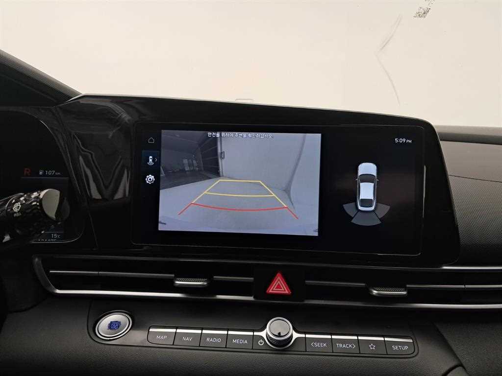 HYUNDAI Avante - Vista 10