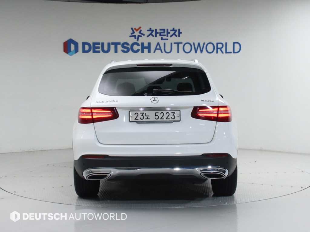 Mercedes Benz GLC Class - Vista 4