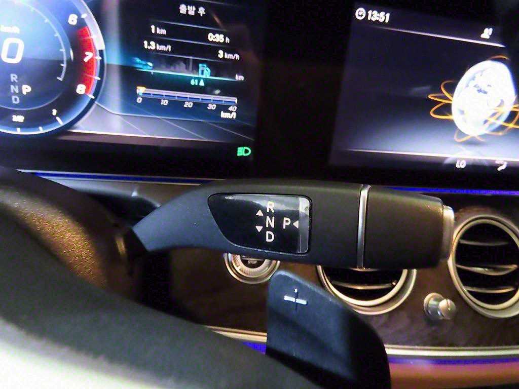 Mercedes Benz E class - Vista 12