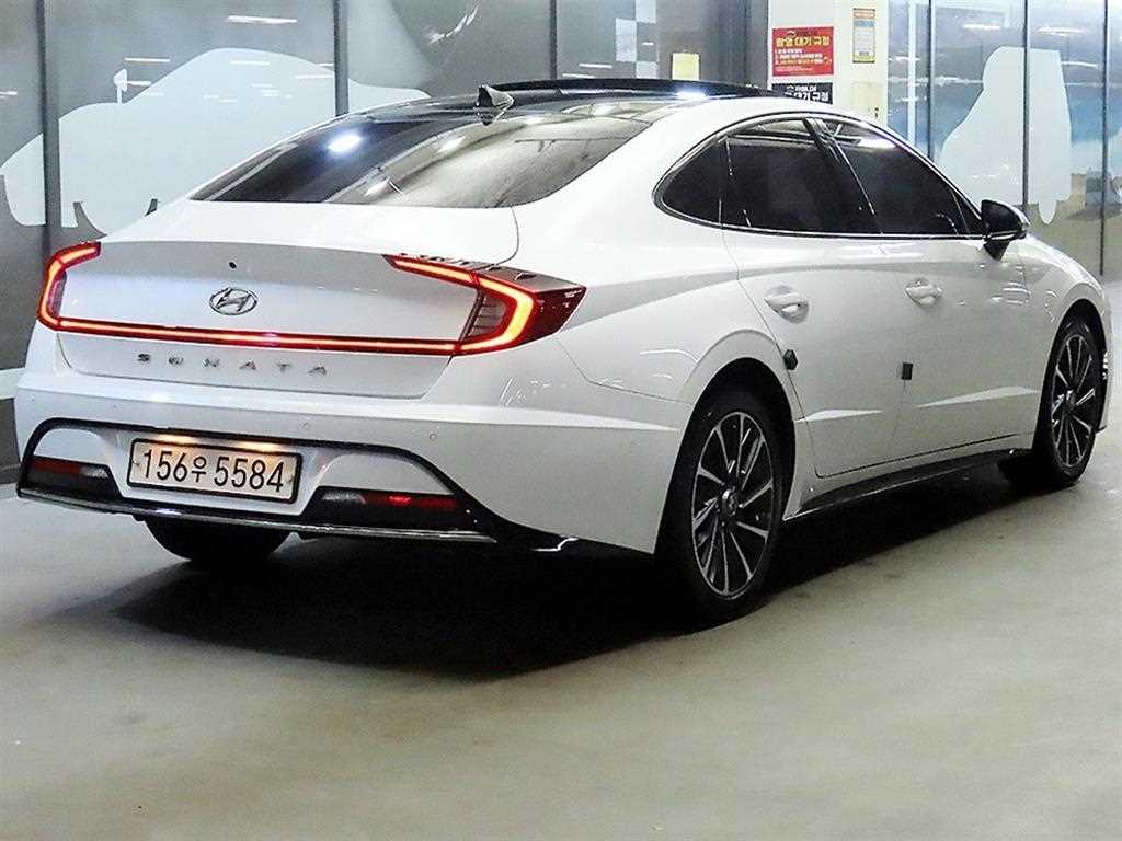 HYUNDAI Sonata - Vista 4