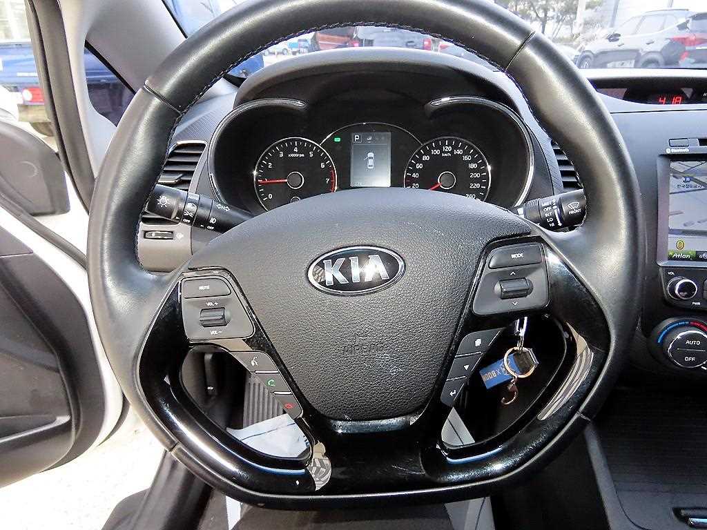 KIA K3 - Vista 8