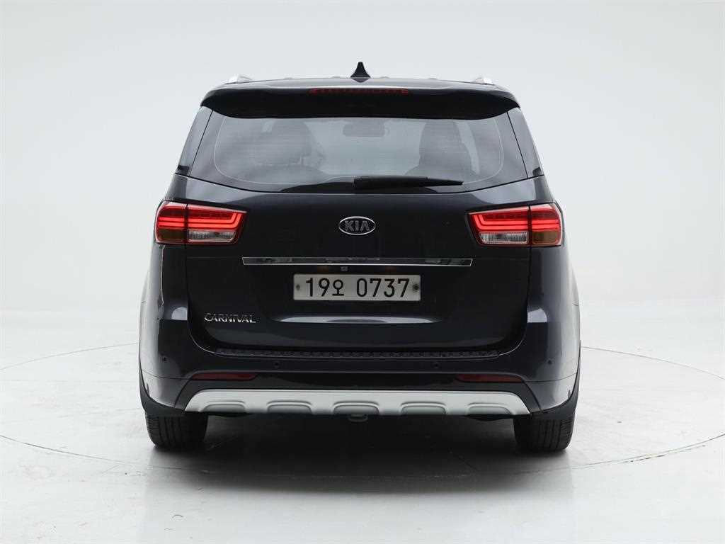KIA Carnival - Vista 5