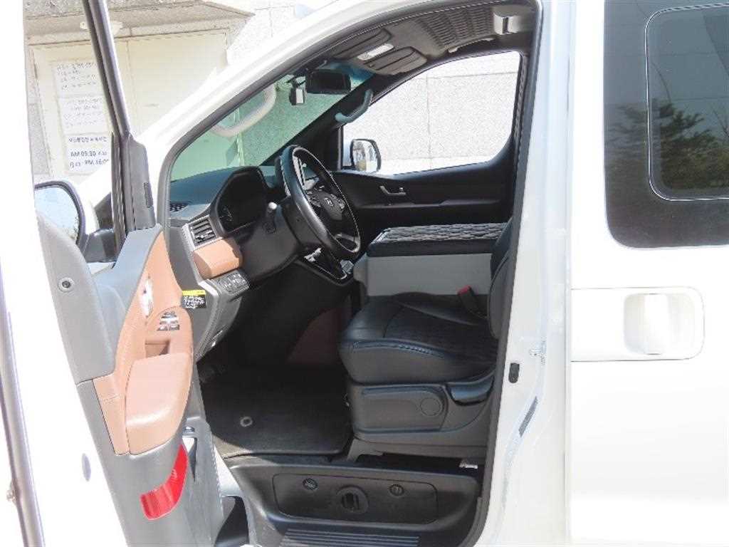 HYUNDAI Starex - Vista 12