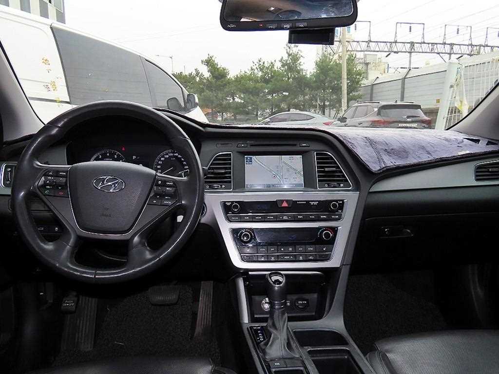 HYUNDAI Sonata - Vista 7