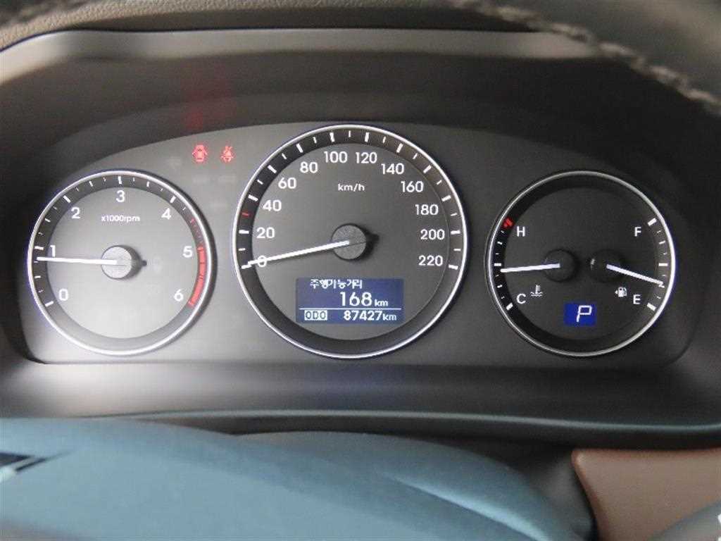 HYUNDAI Starex - Vista 5