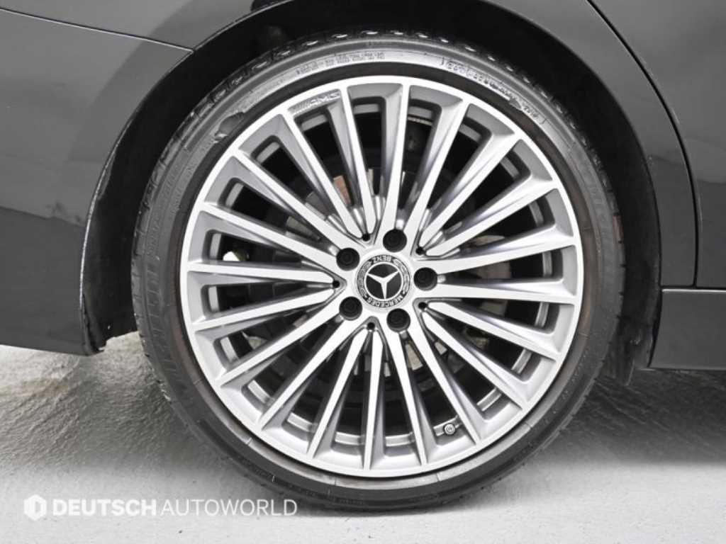 Mercedes Benz C Class - Vista 5