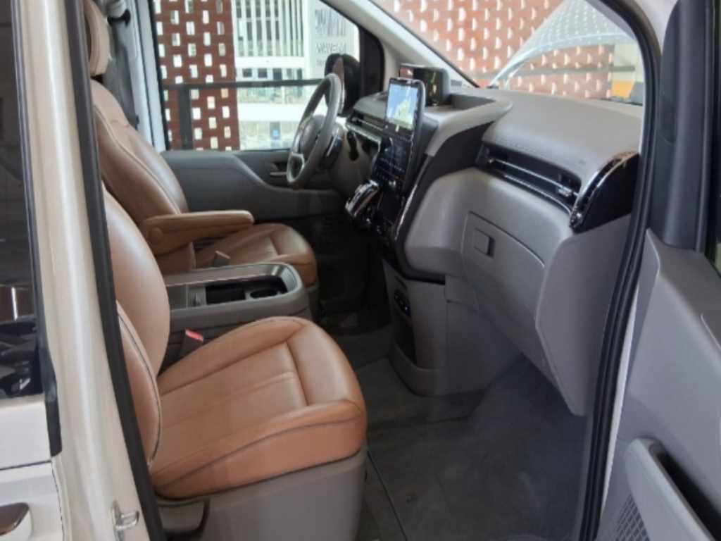 HYUNDAI Staria - Vista 7