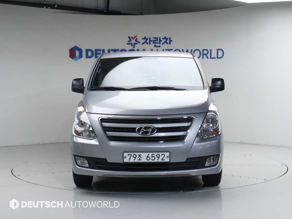 HYUNDAI Starex 2017 Gris - Importación desde Corea - HF Imports Iquique - Foto 1