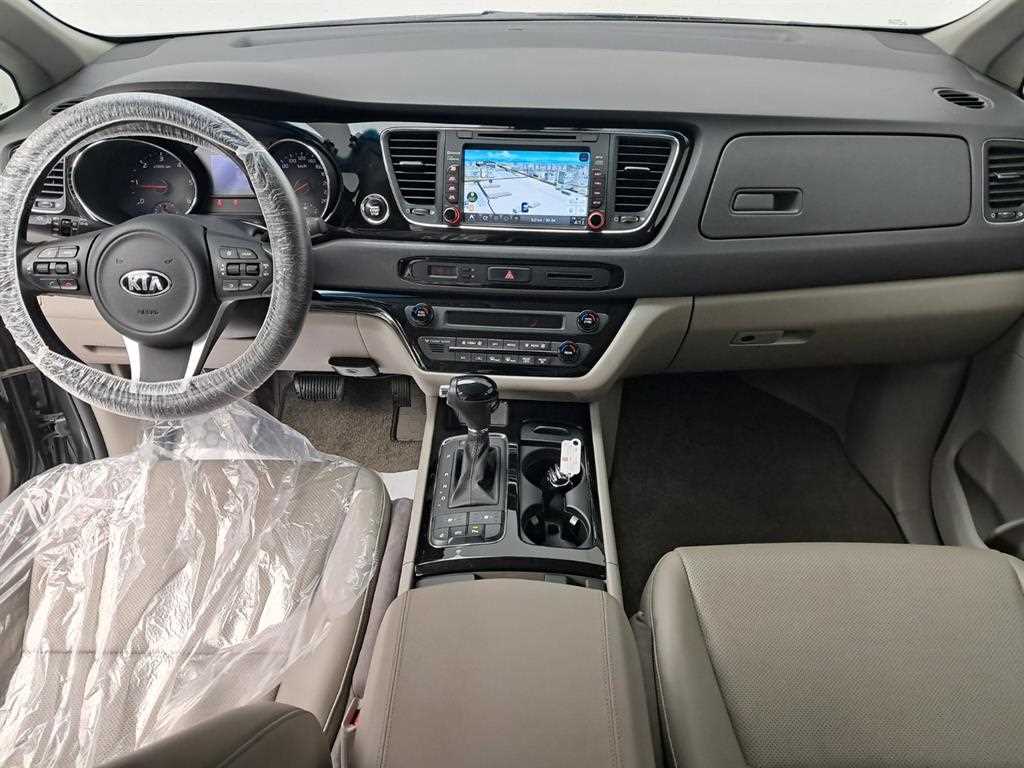 KIA Carnival - Vista 6